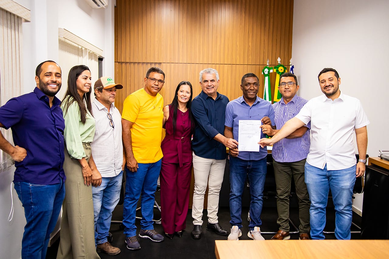 Prefeito assina ordem de serviço para Complexo Esportivo em Figueirópolis