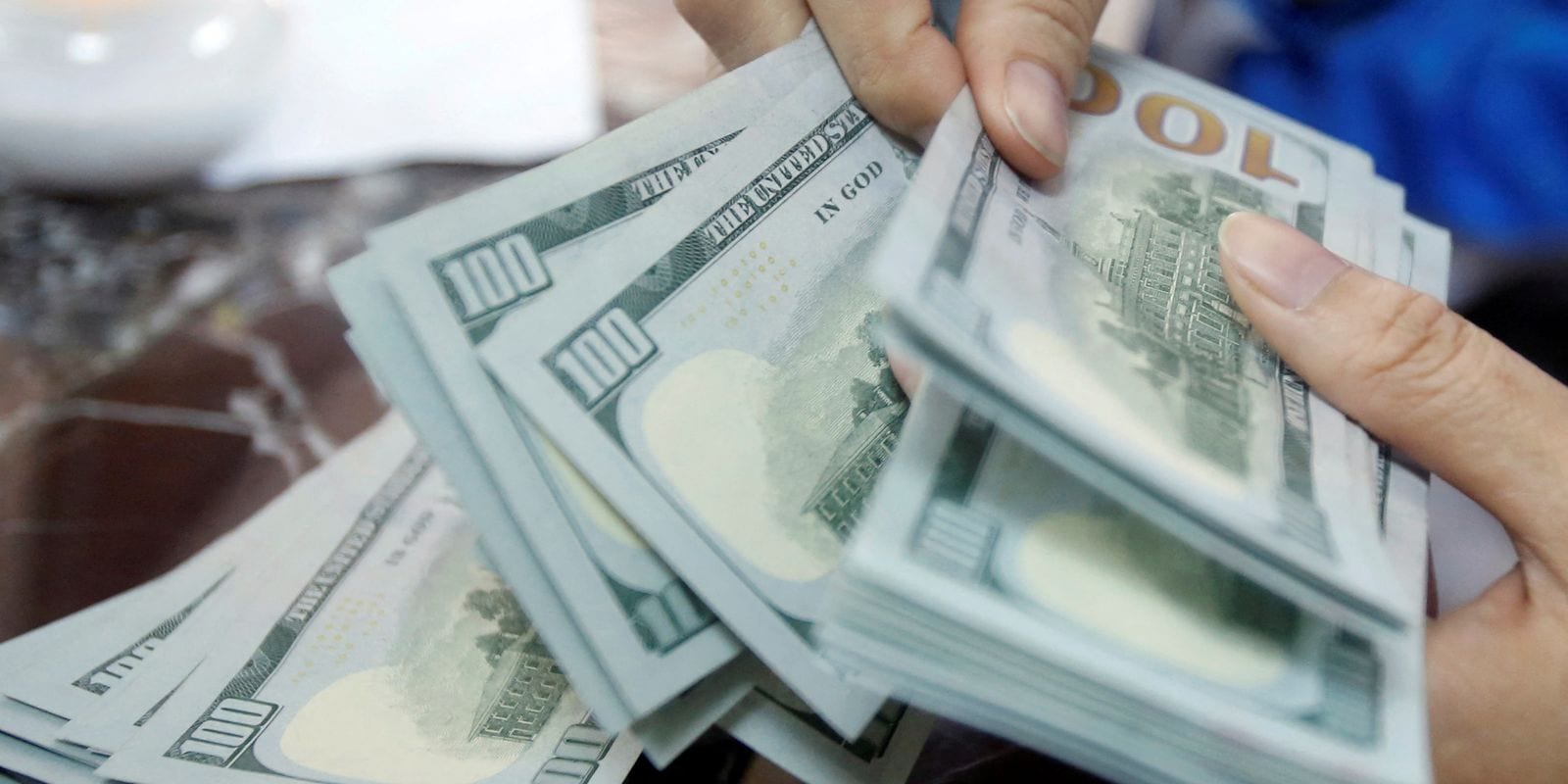 Dólar e Bolsa em Queda: Análise do Mercado Financeiro em Dia de Cautela