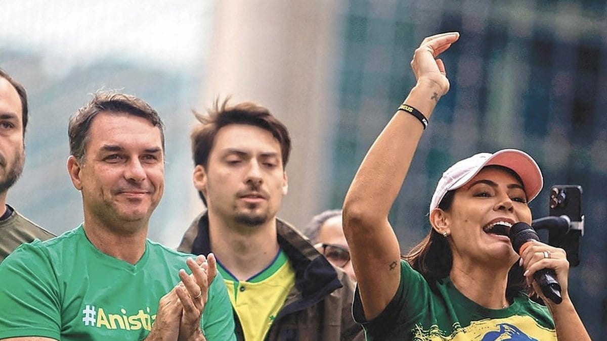 Michelle Bolsonaro se manifesta após a derrota de Flávio e diz que Jair pede união entre os aliados