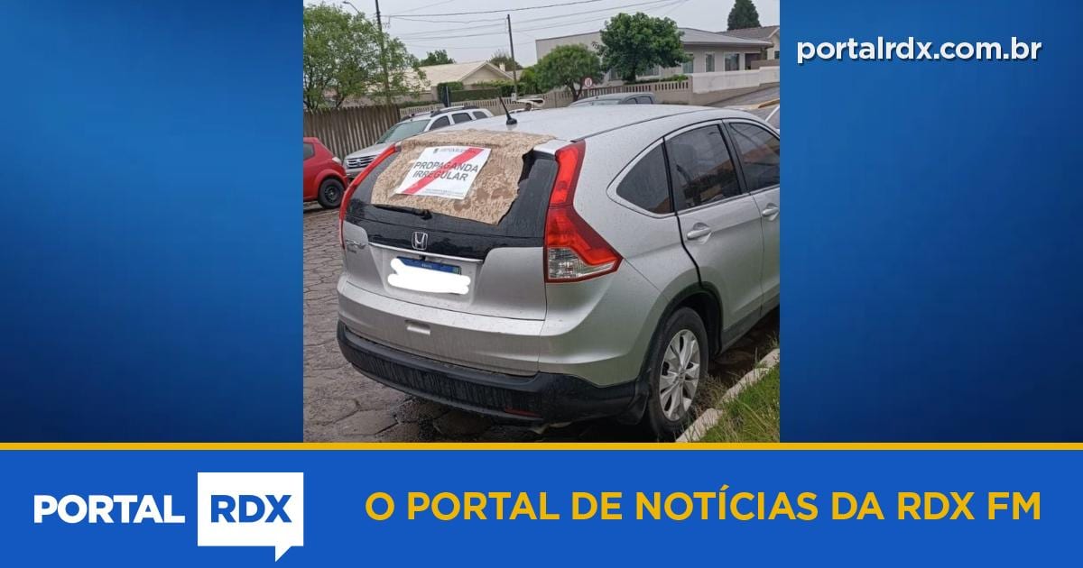 Veículo com propaganda irregular é alvo de intervenção em frente a escola de votação