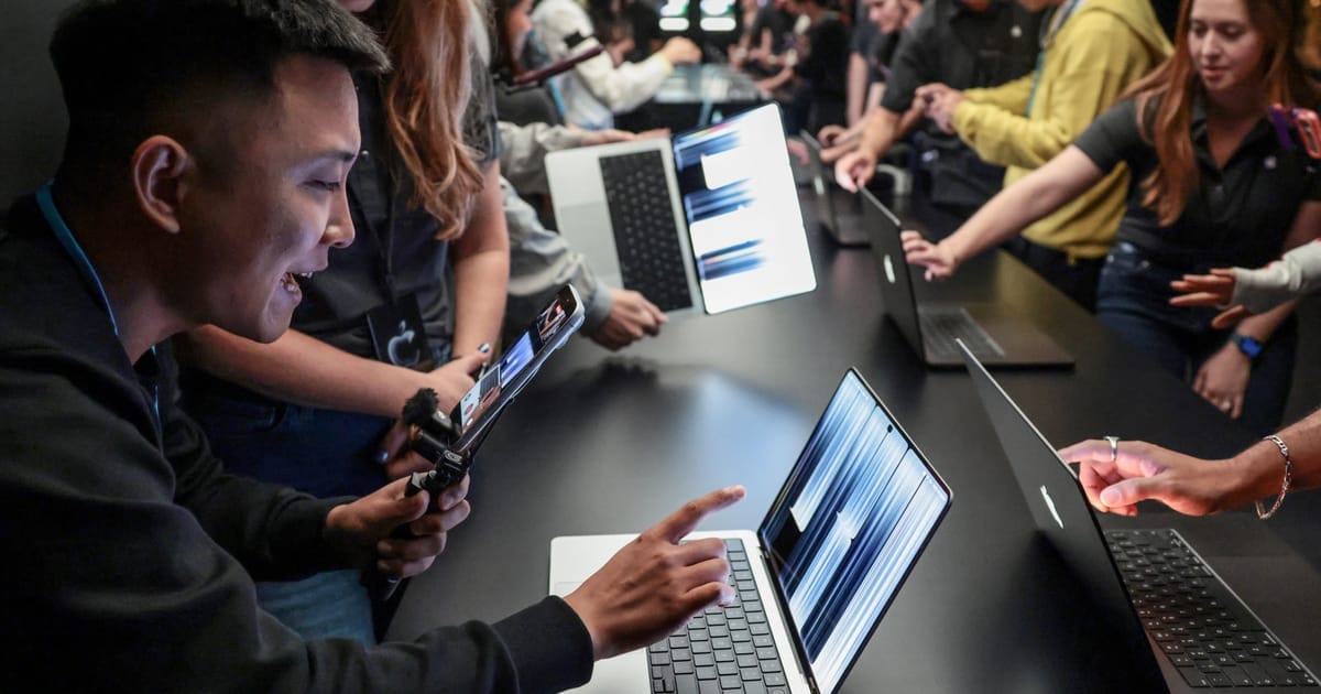 Apple lança notebooks com tela sensível ao toque e valor elevado
