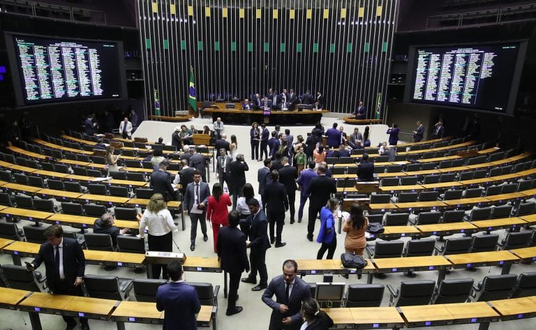183 deputados federais vão exercer seu primeiro mandato