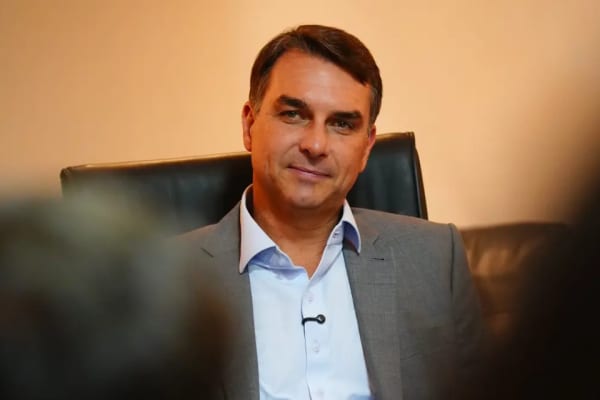 ‘Aposentado, fique tranquilo’: Flávio nega corte de benefícios