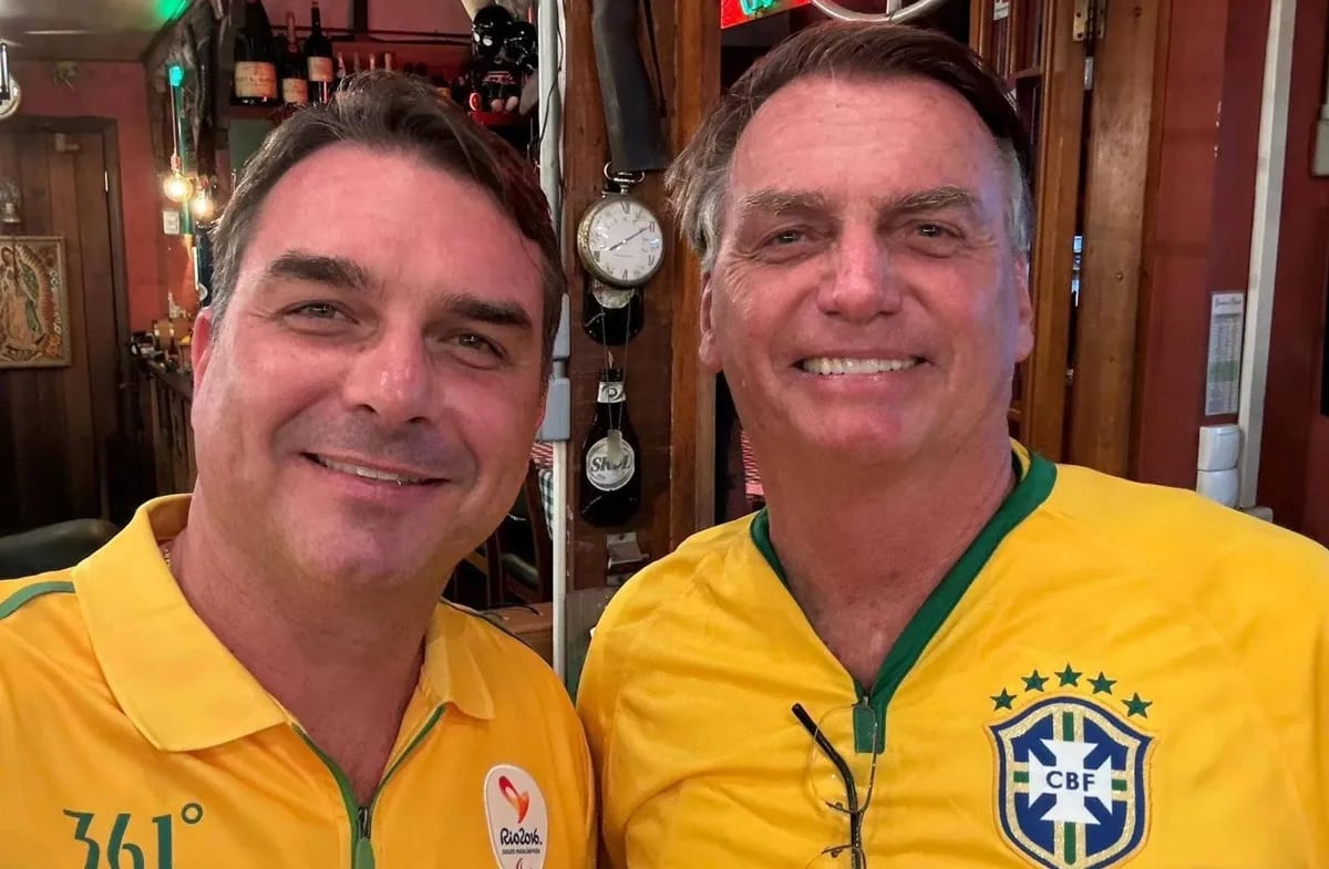 Defesa de Bolsonaro informa STF sobre retomada de visitas de Flávio Bolsonaro ao pai