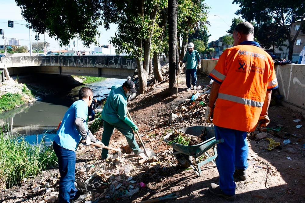 Obras para recuperar margem do Ribeirão dos Meninos são realizadas em Santo André