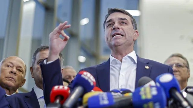 Flávio Bolsonaro propõe reduzir maioridade penal para agressores de mulheres