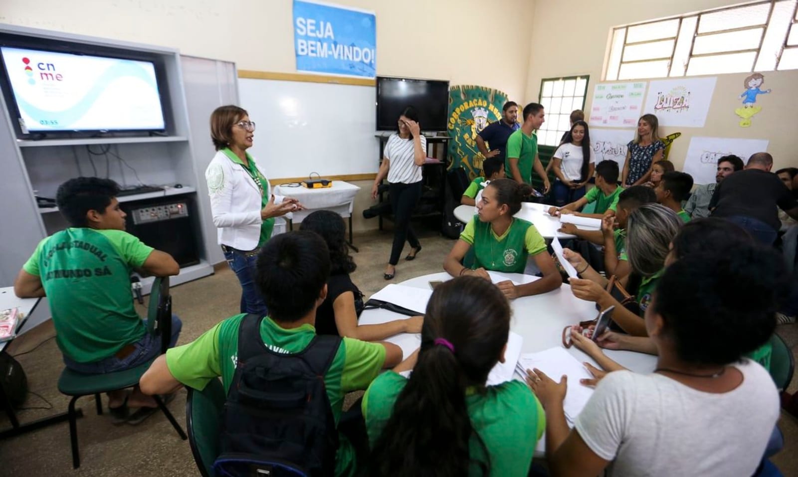 PEC 221 (fim do 6×1) pode aumentar mensalidades entre 8% e 11%