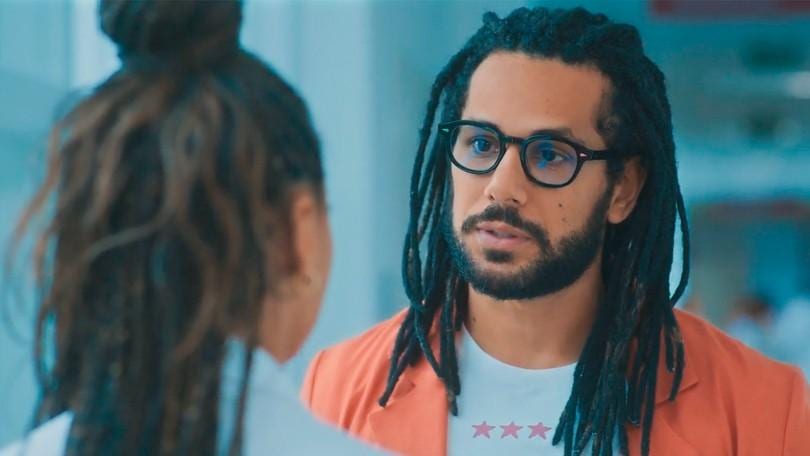 "Vou ser completamente surdo", revela Amaury Lorenzo ao falar sobre deficiência auditiva