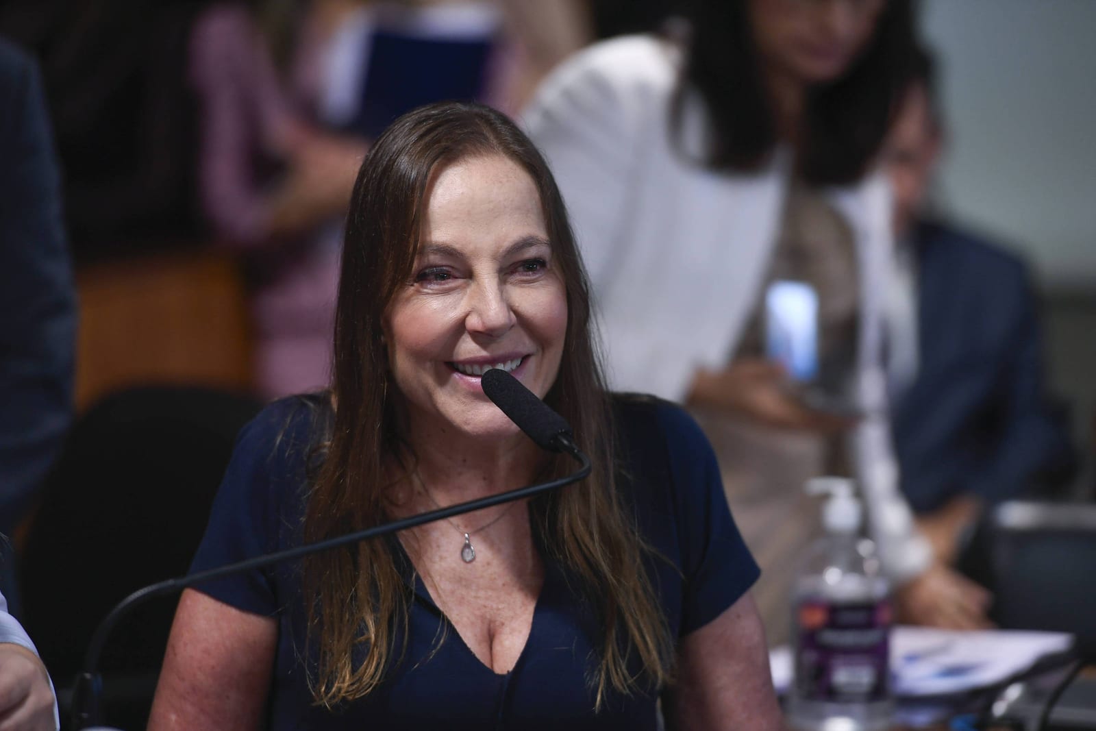 Mara Gabrilli rebate André do Prado e diz que ele desconhece trabalho de senadores