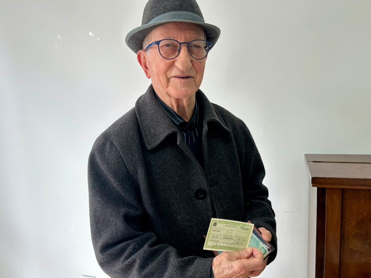 "Ajudar a praticar a democracia": Aos 91 anos, José Rissi faz questão de exercer o direito ao voto