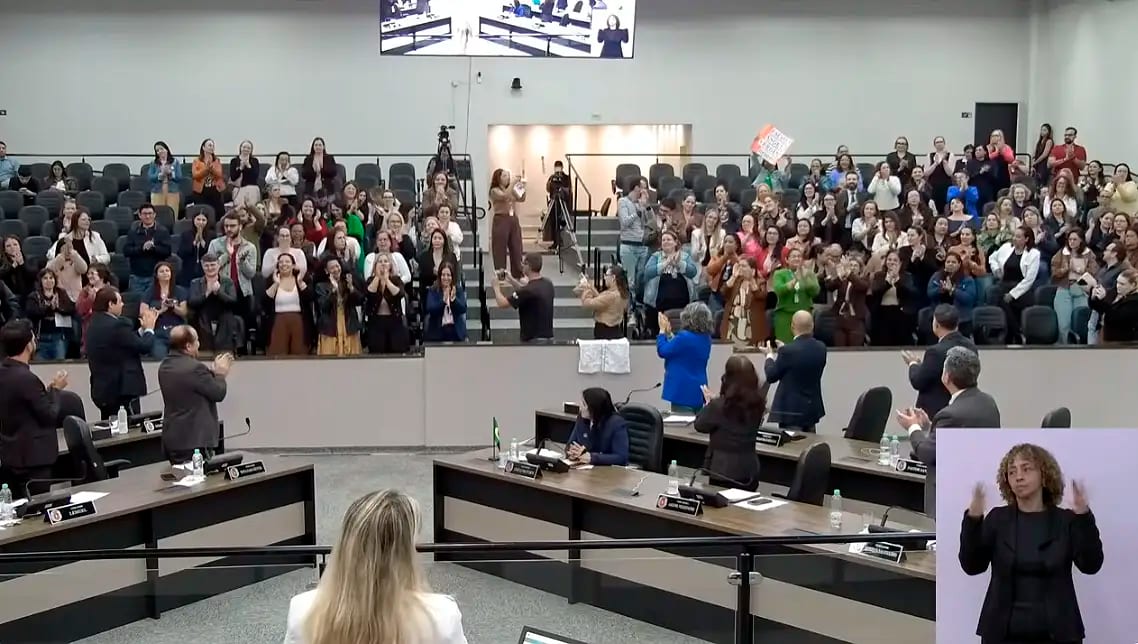 Câmara de Maringá aprova reestruturação do PCCR do magistério