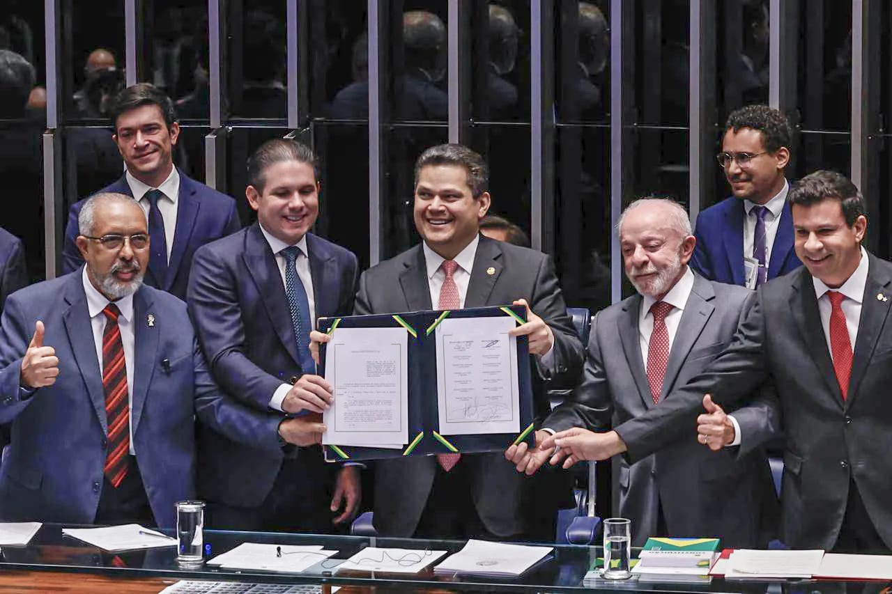 Promulgada: escala 5×2 passa a valer na semana anterior ao Natal