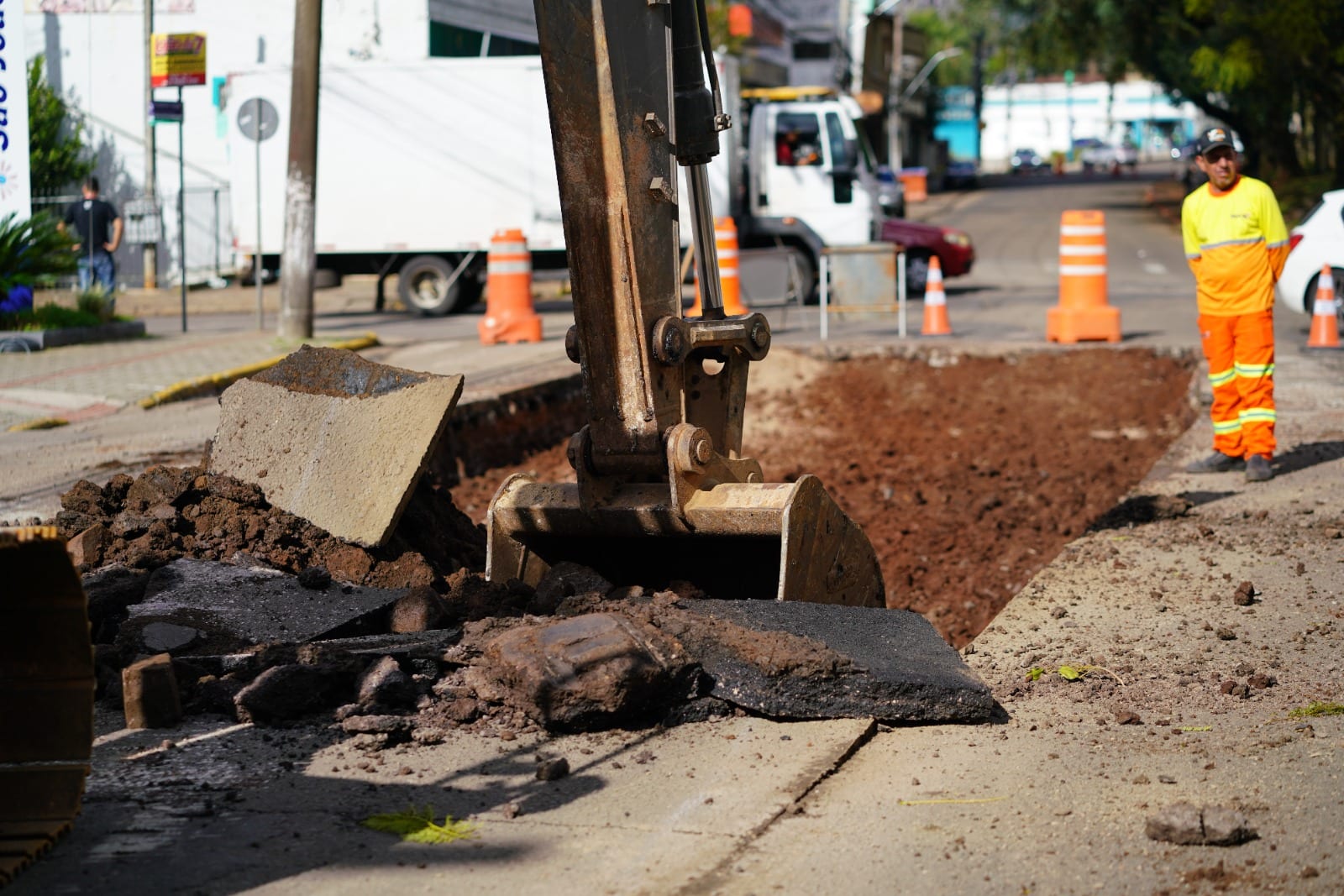 Obras de modernização avançam na Avenida Presidente Vargas, em Passo Fundo
