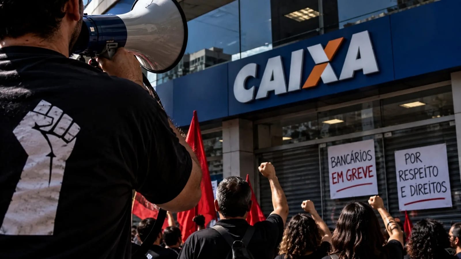 Caixa e bancários voltam a negociar nesta quarta, greve segue por tempo indeterminado