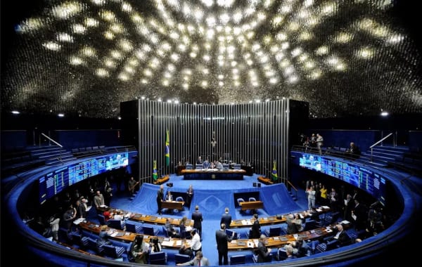 Senado aprova fim da escala 6×1 de trabalho por 75 votos a 1; PEC segue para promulgação