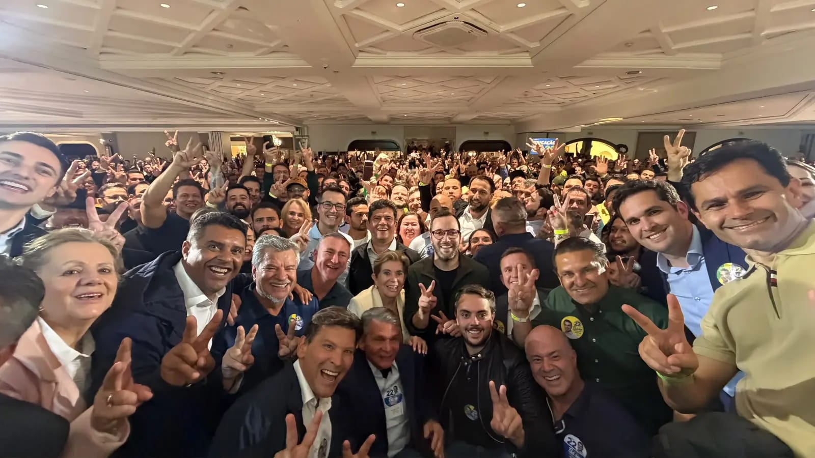 Moro reúne 230 prefeitos e quase 3 mil pessoas em evento pró-Flávio em Curitiba