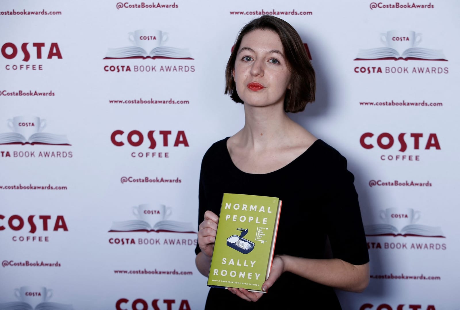 Sally Rooney deixará de ter livros distribuídos no Reino Unido após apoiar grupo pró-Palestina classificado como terrori