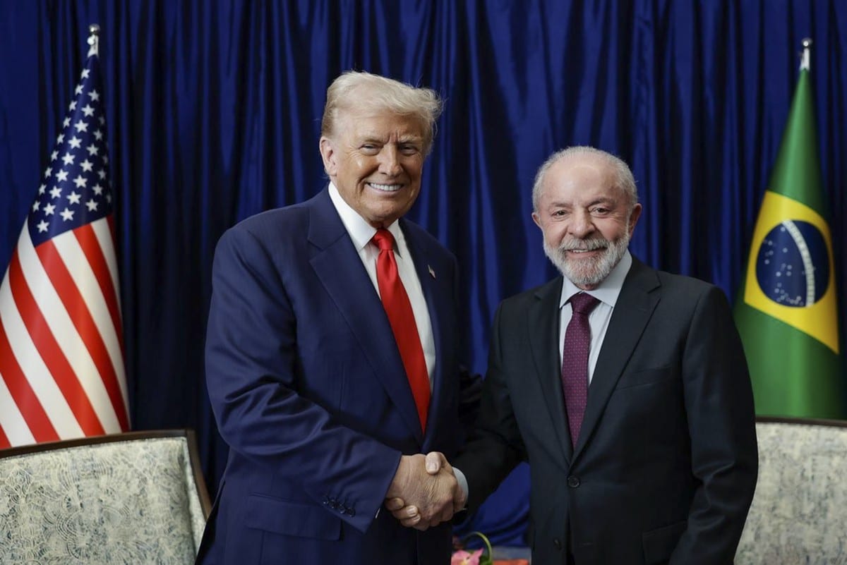 Trump afirma que pretende falar com Lula sobre eleições e diz que não apoiou ninguém a pedido do brasileiro