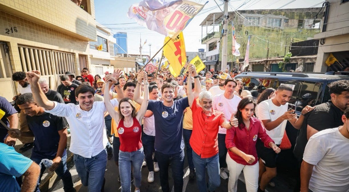 João Campos abre campanha atacando a saúde estadual e reforçando ligação com Lula