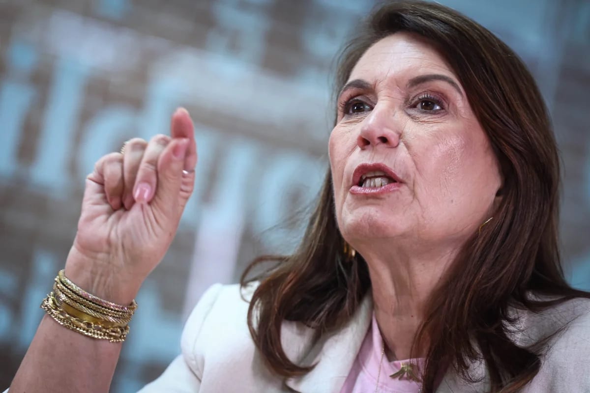 "Mundo enxergará o Brasil como republiqueta", diz Bia após fuga de Flávio