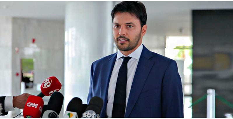 Fábio Faria quebra o silêncio sobre sua atuação entre Vorcaro e Moraes