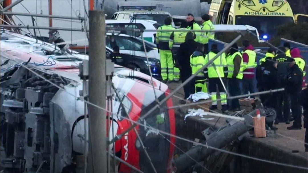Colisão entre trens de alta velocidade deixa ao menos 30 mortos na Espanha