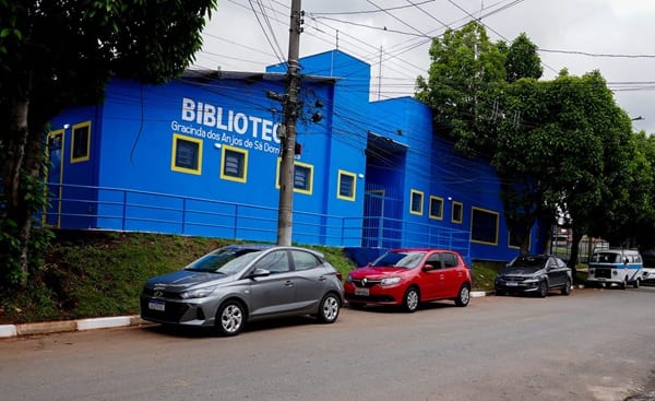 Biblioteca Portuguesinha, no Bom Clima, é revitalizada e ganha computadores, tablets e novos livros