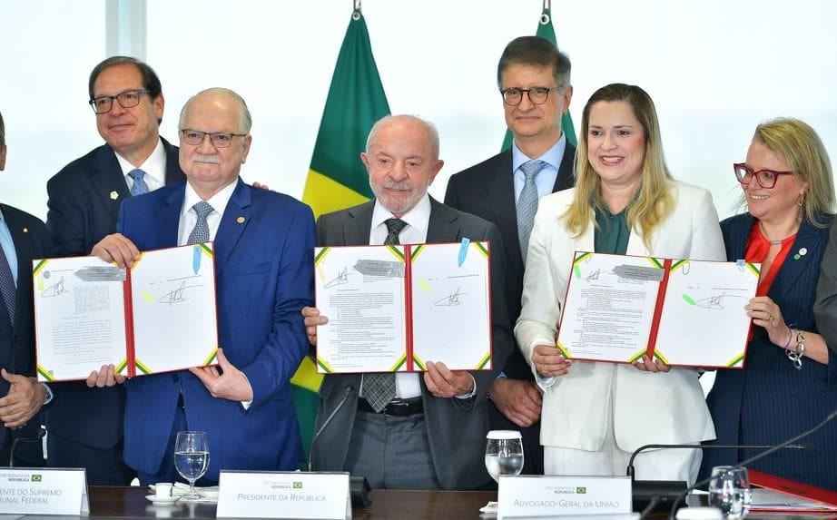 Lula defende reforma do Judiciário e critica vazamento seletivo das investigações