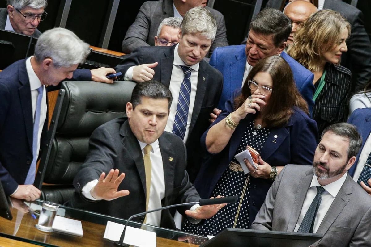 Alcolumbre enfrenta risco de perder aliados no Amapá em eleição apertada