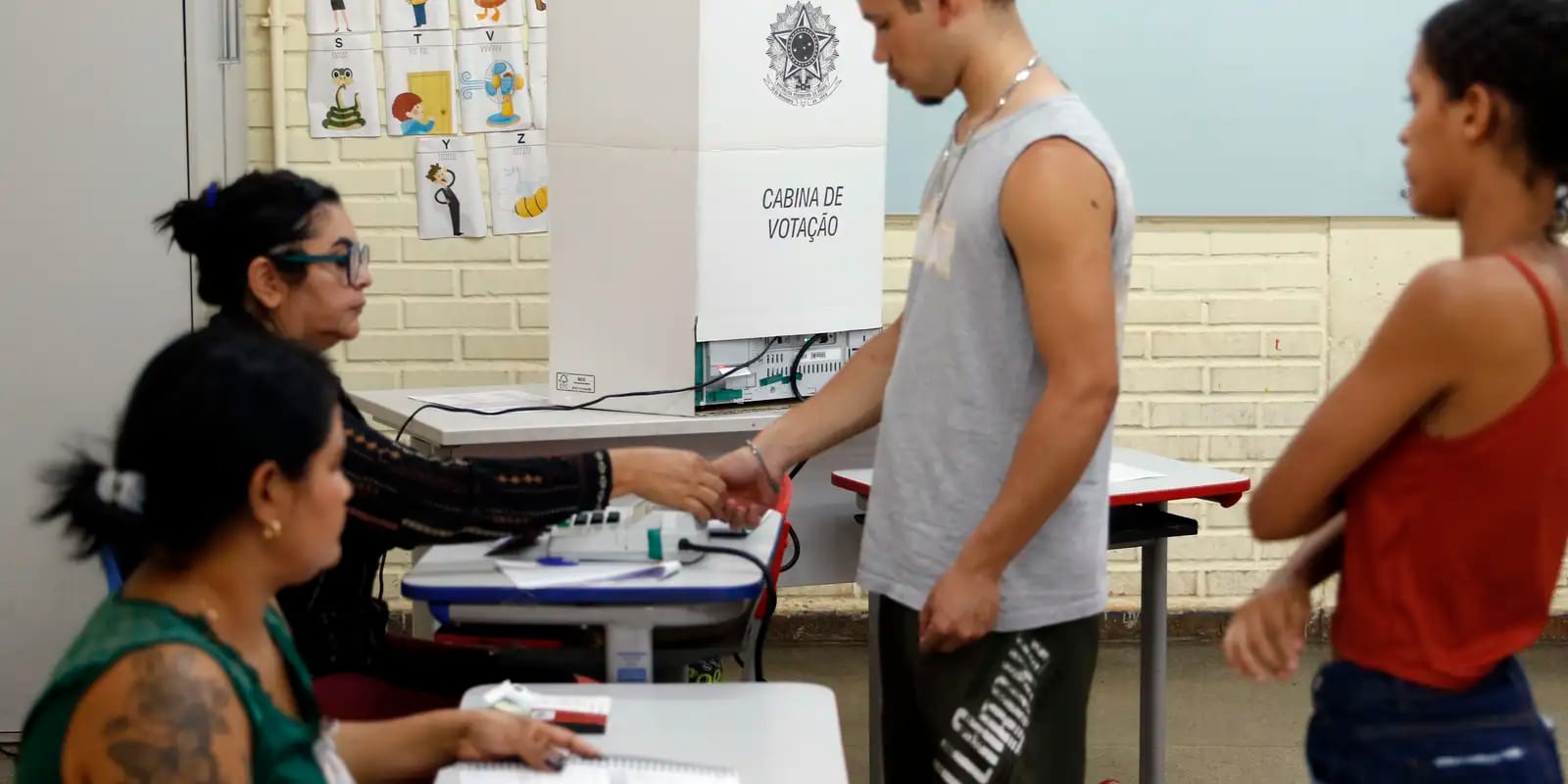 Eleitorado jovem cai 22% em 16 anos; 18–24 perdeu 5,5 milhões