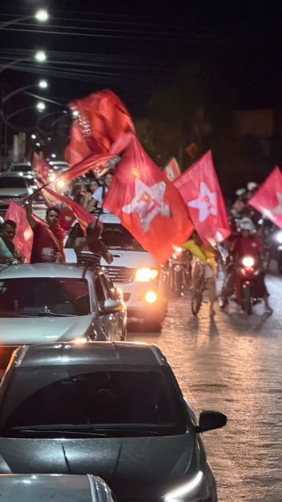 Vitória de Lula é comemorada com carreata pelas ruas de Iaciara-GO