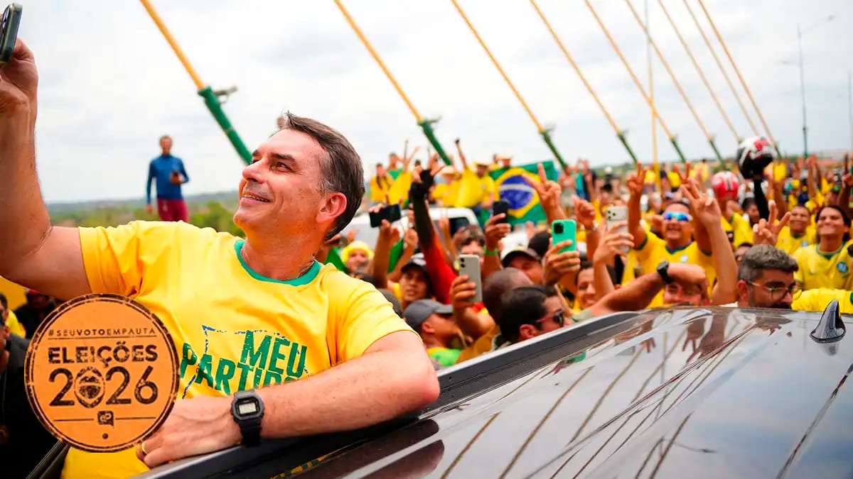 Apoiadores de Flávio Bolsonaro realizam duas carreatas em Bragança Paulista