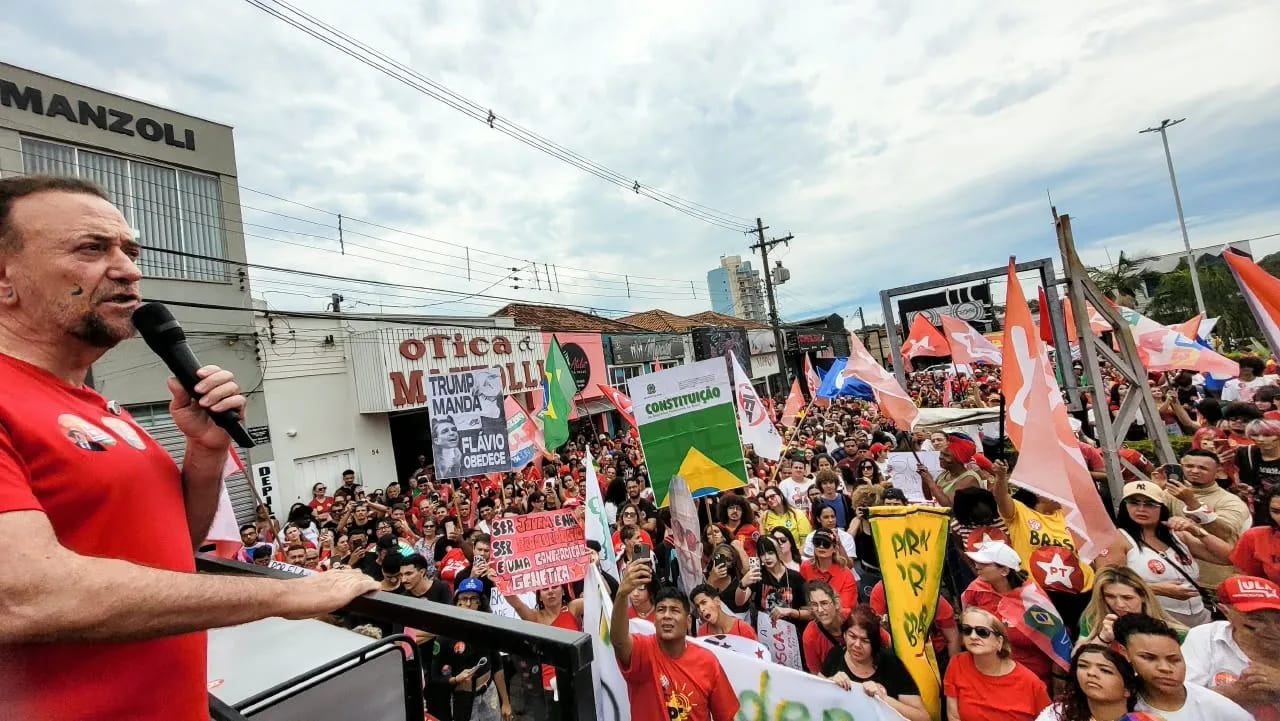 Com Edinho, ato “Bora Lula” reúne multidão em Araraquara