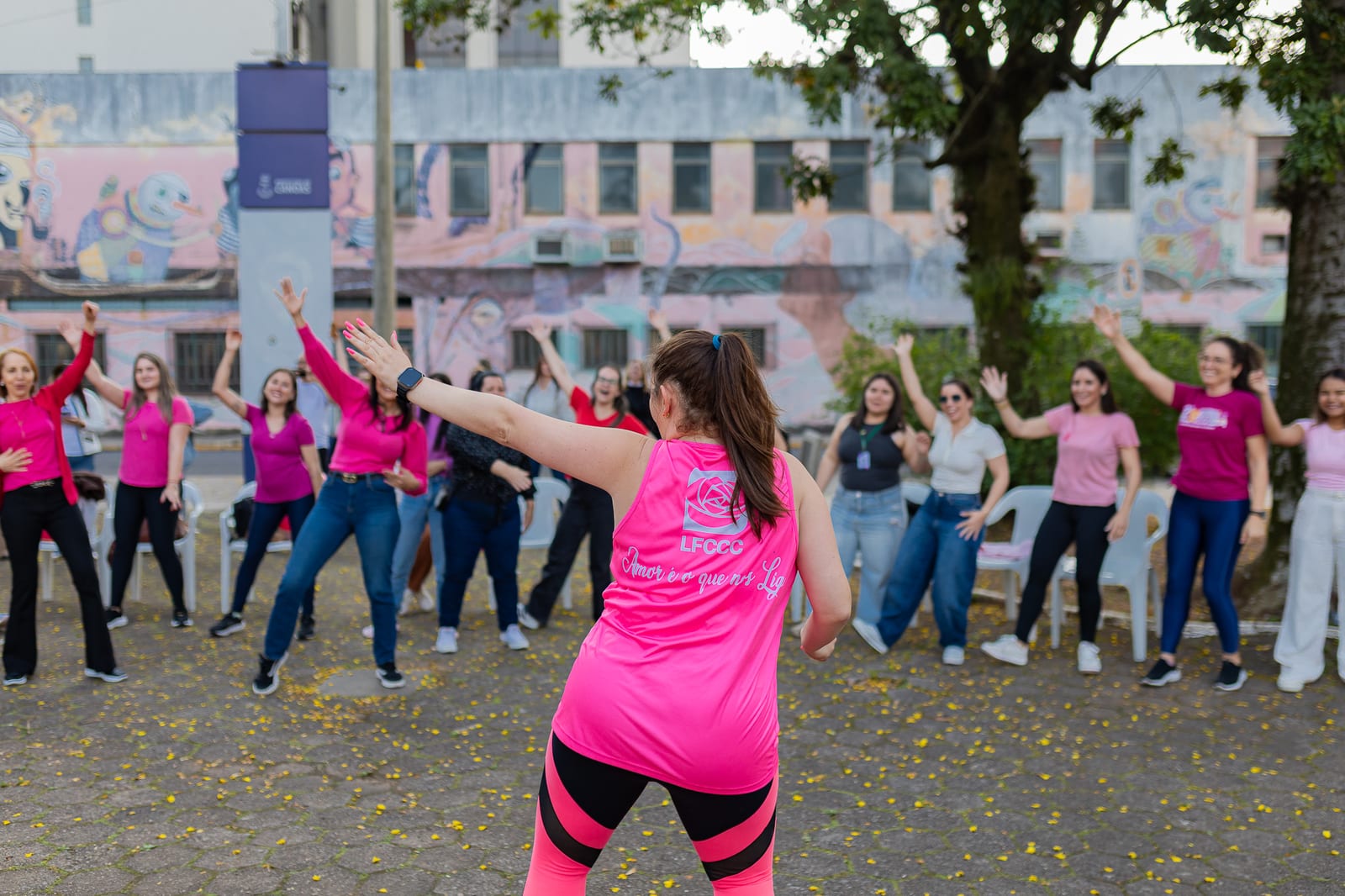 Outubro Rosa em Movimento encerra programação com aula de zumba e ações de conscientização em Canoas