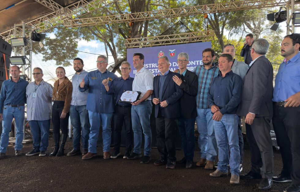 Bragato acompanha assinatura de cooperação para nova ponte SP-PR