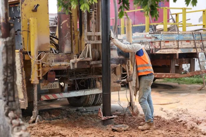 Após cobrança da Prefeitura, BRK inicia perfuração de poço profundo para reforçar abastecimento de água em Paraíso