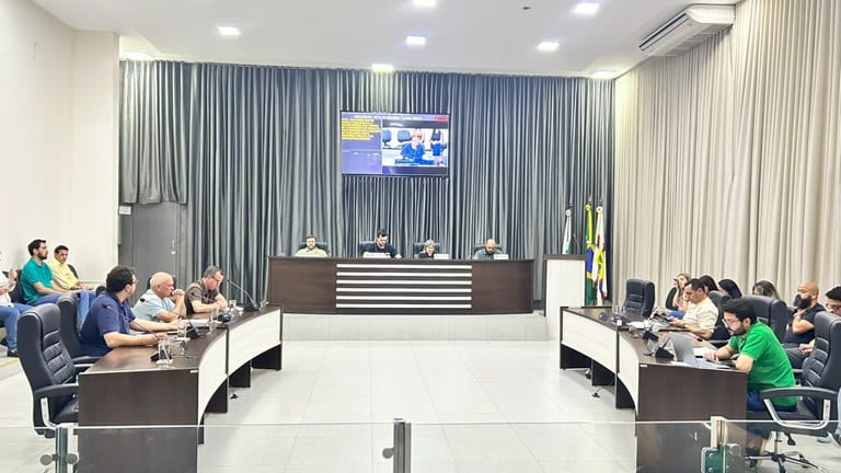 Câmara de Apucarana debate medidas após temporal de 21