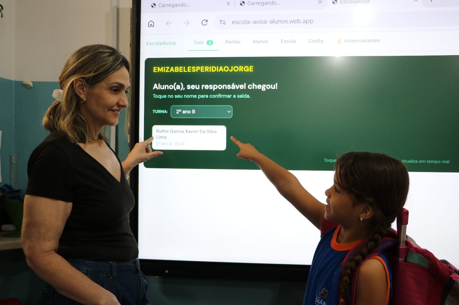 Mãe de aluno cria aplicativo para agilizar saída de estudantes de escola em Goiânia