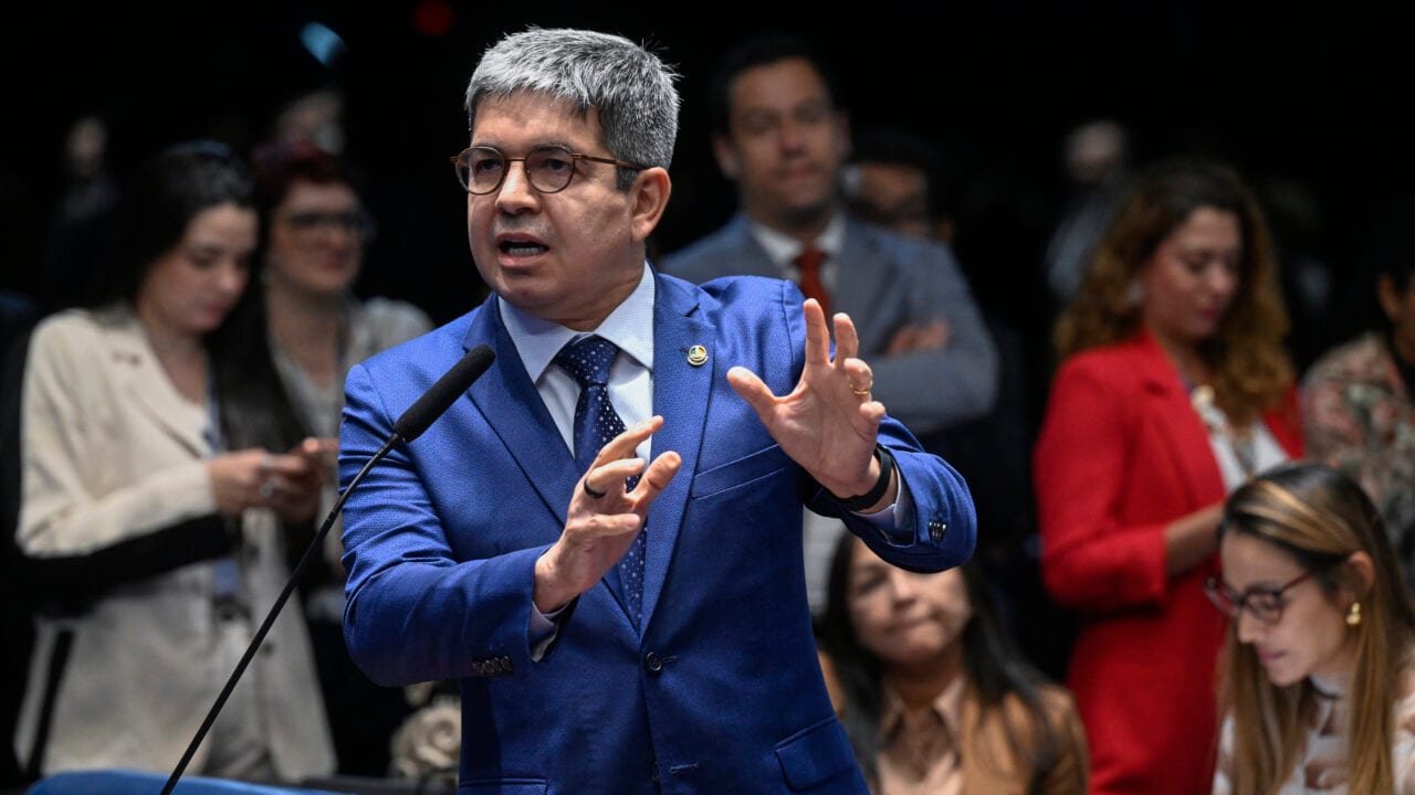 Randolfe fica fora das duas vagas ao Senado pelo Amapá