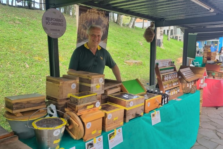 Evento gratuito destaca a preservação das abelhas sem ferrão e o crescimento da meliponicultura na Serra Gaúcha
