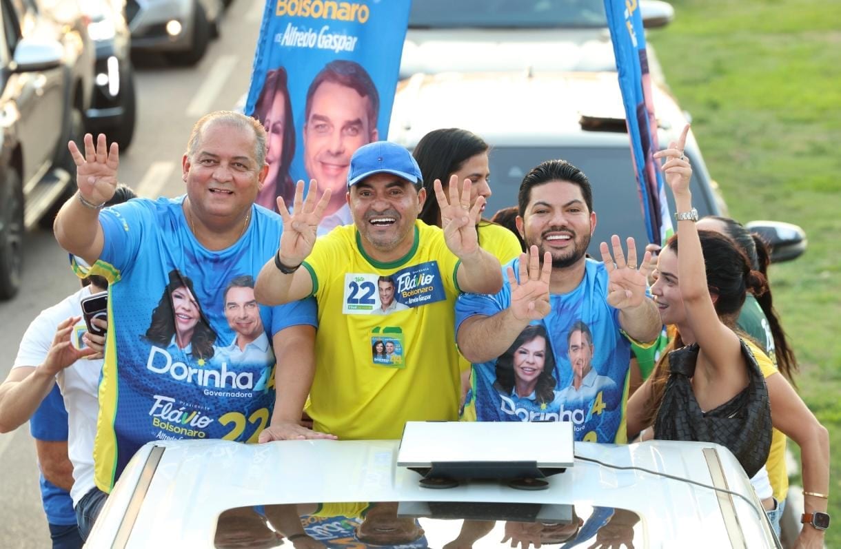 Eduardo Gomes participa de carreata do PL que marca encerramento das campanhas de Dorinha e Flávio Bolsonaro