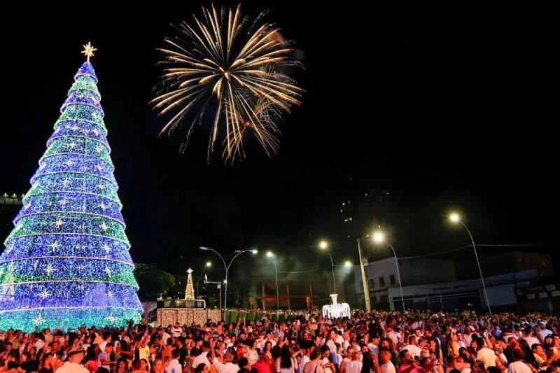 Foz do Iguaçu sanciona três leis, entre elas a do Natal de Águas e Luzes, previsto para dezembro