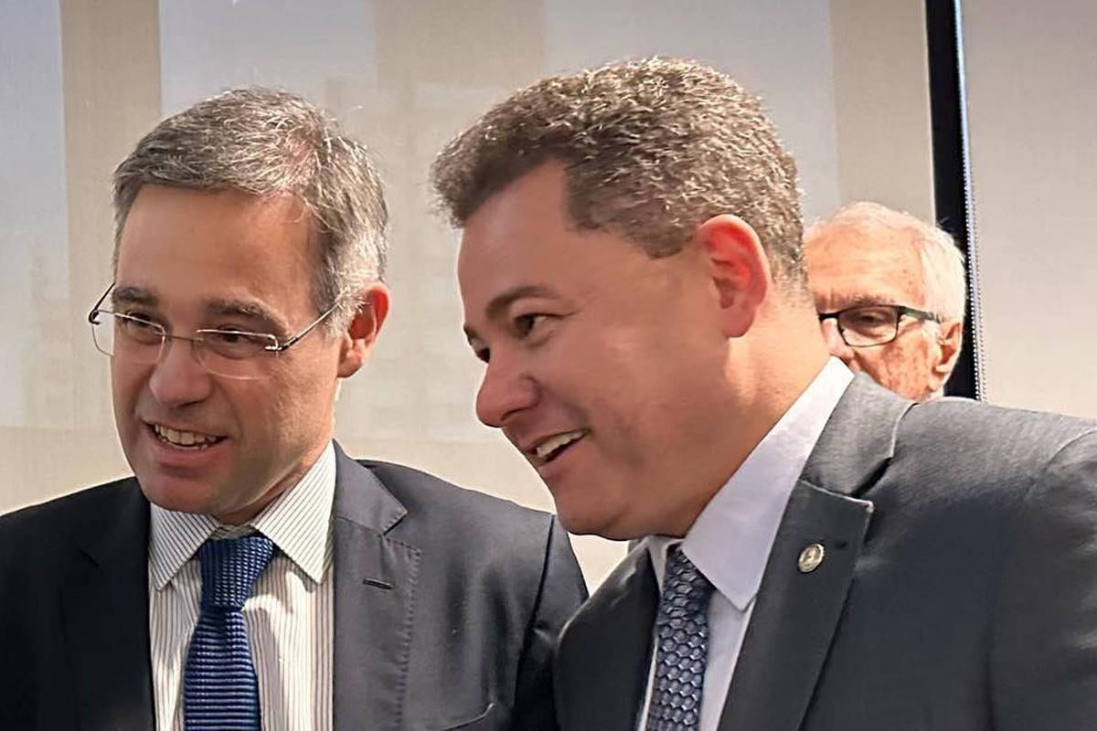 PF faz busca e apreensão contra Cezinha de Madureira por ‘comercialização de influência’