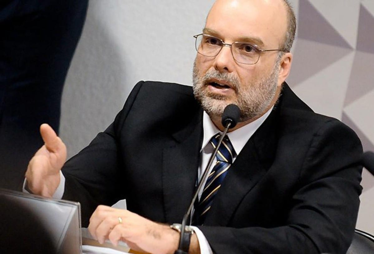 É cedo para saber o impacto da alta do dólar nas contas externas, diz Fernando Rocha, do BC
