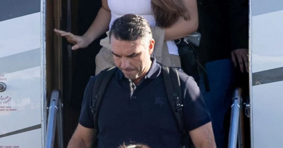 Flávio Bolsonaro chega a Miami com a família após viagem pela Argentina e pelo Equador