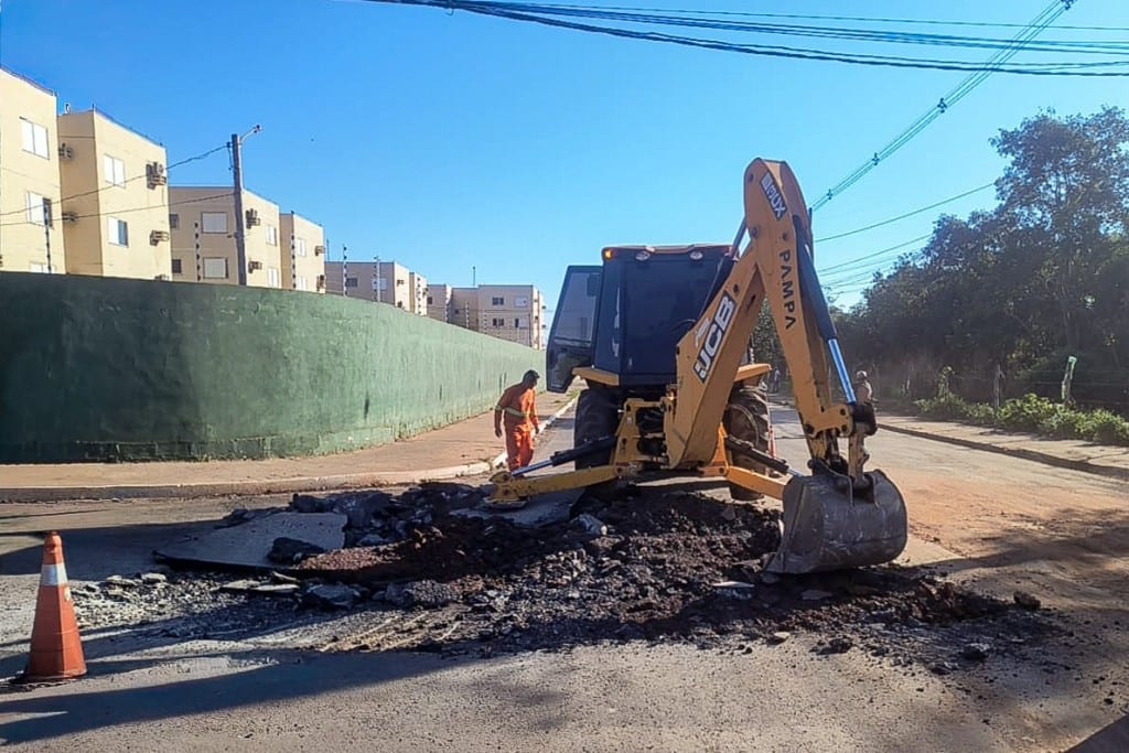 Prefeitura inicia recapeamento da Avenida Tricolor, no Grande Cristo Rei