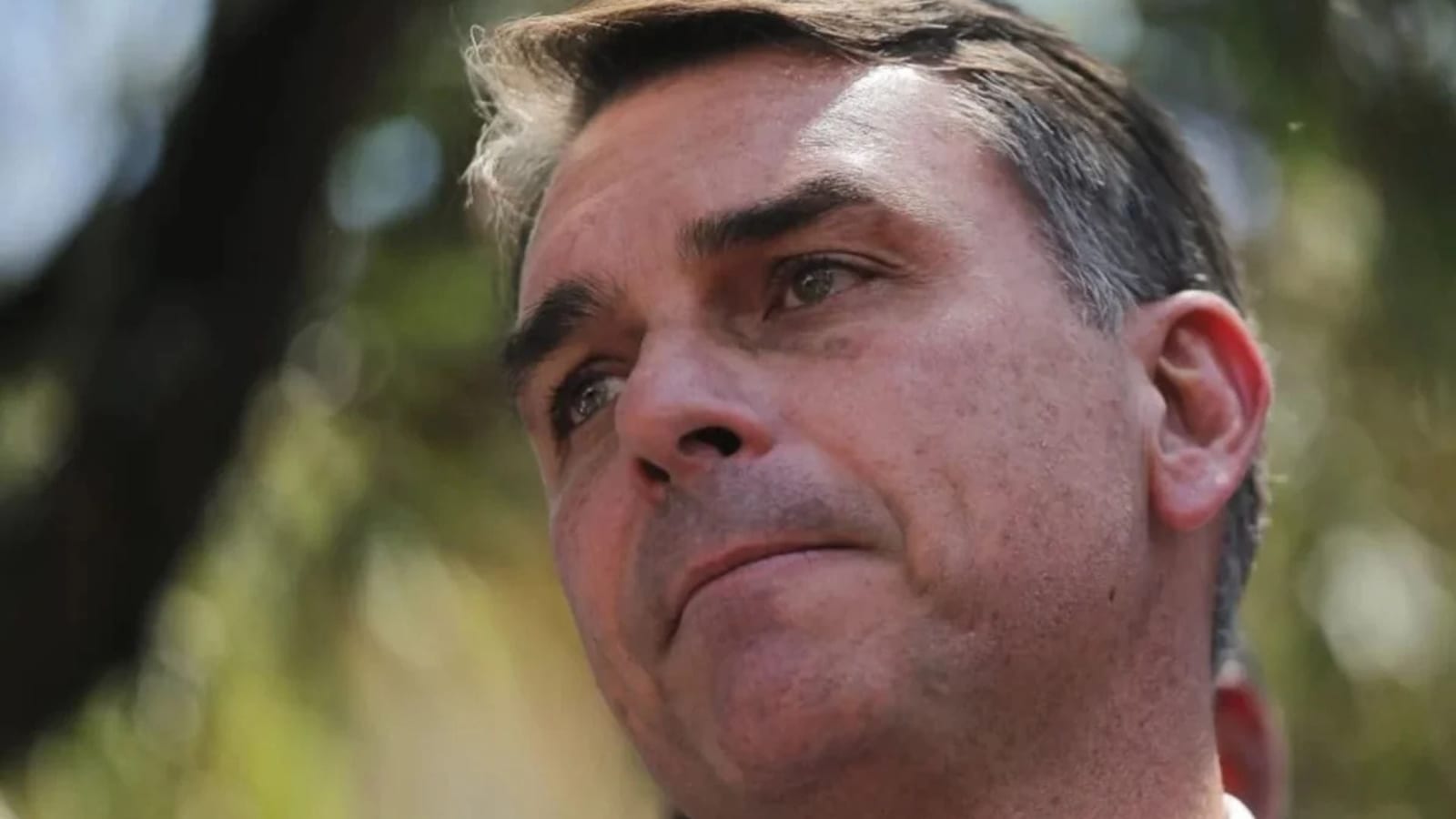 Flávio Bolsonaro foi para os EUA com a família, dizem aliados