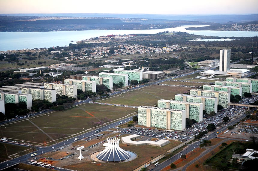 Proposta orçamentária prevê preenchimento de 53.530 vagas no setor público