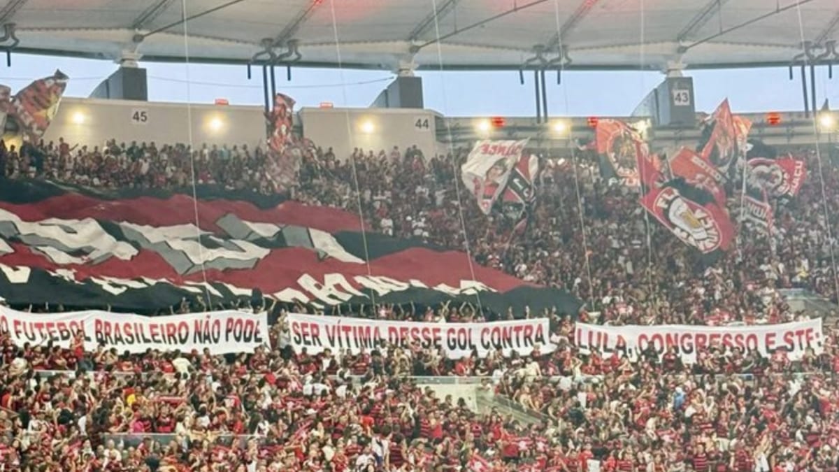 Torcida do Flamengo critica Lula, Congresso e STF no Fla-Flu