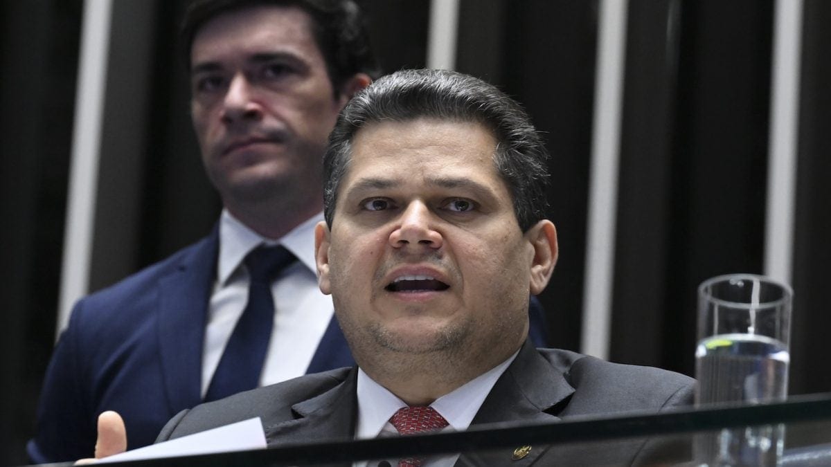 Leia e assista ao discurso de Alcolumbre na promulgação do fim da 6 X 1